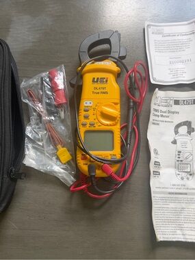 UE DL479T Yellow True RMS Clamp Multimeter with Leads